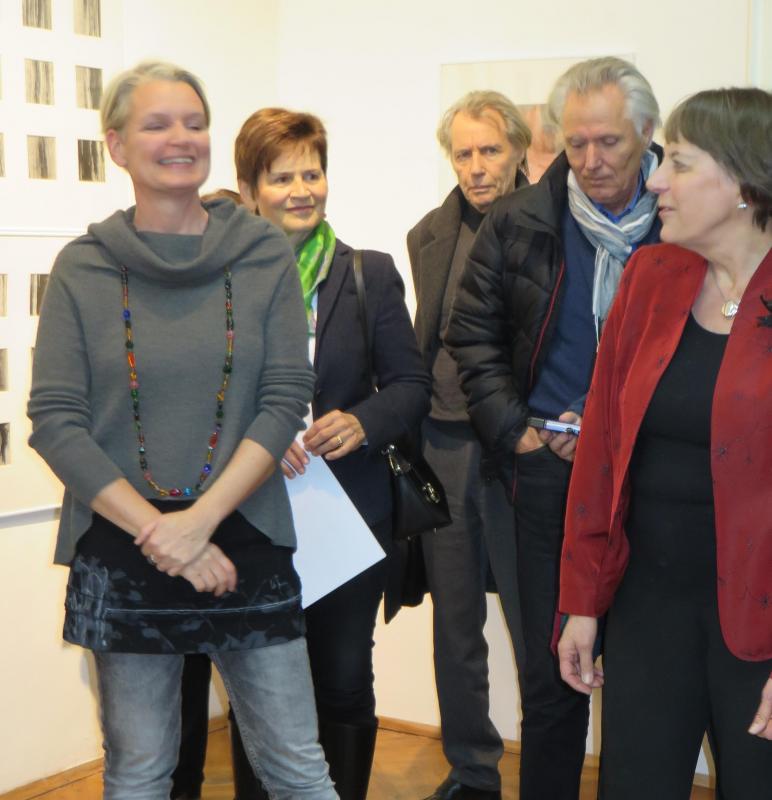 Kulturatadträtin Lisa Rücker spricht zur Vernissage